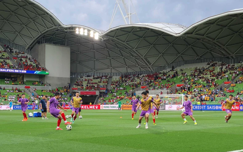 (Hiệp 1) Việt Nam 0-0 Australia: VAR từ chối bàn thắng của Tom Rogic -0