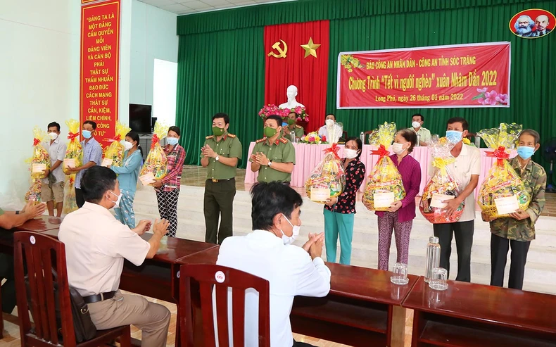 Lan tỏa yêu thương “Tết vì người nghèo” -0