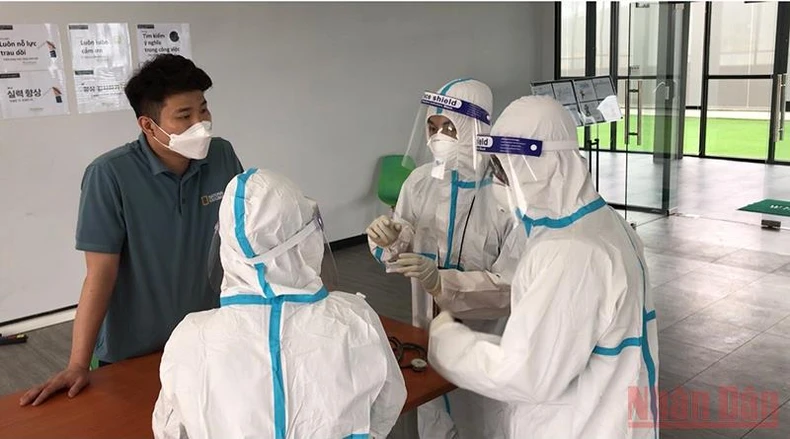 Đội phản ứng nhanh “ba tại chỗ” trong điểm nóng Covid-19 -0