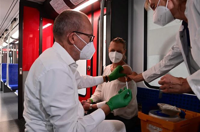 Covid-19: Mũi vaccine tăng cường giúp giảm số ca nhập viện tại châu Âu -0
