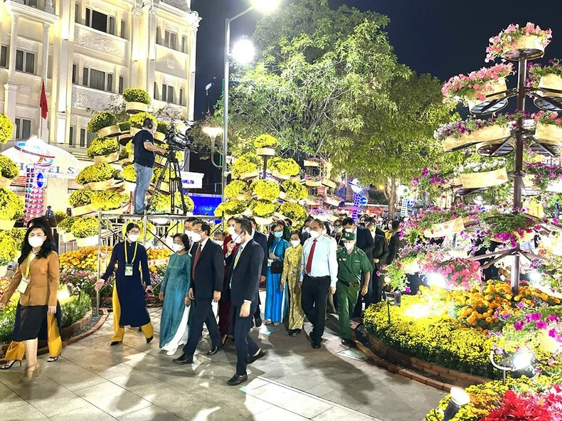 Đường hoa Nguyễn Huệ Tết Nhâm Dần 2022 chính thức mở cửa phục vụ người dân -0