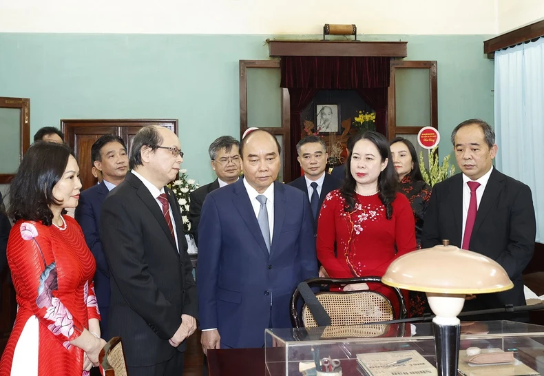 Chủ tịch nước dâng hương tưởng niệm Chủ tịch Hồ Chí Minh -0