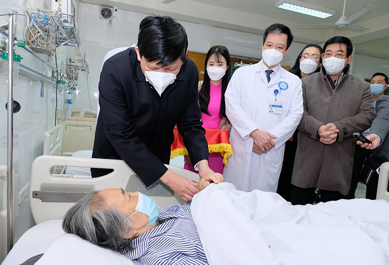 Bộ trưởng Y tế thăm và chúc Tết bệnh viện Nội tiết Trung ương -0