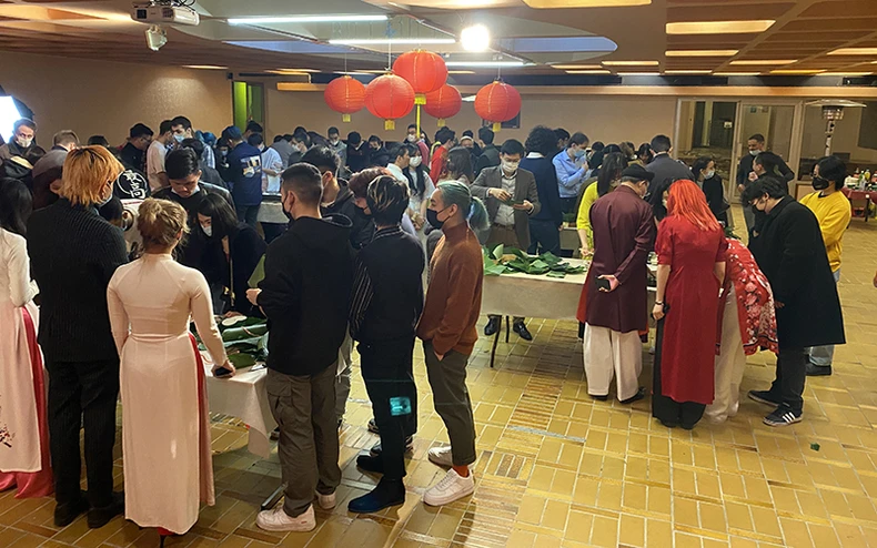 Ngày Bánh Chưng của sinh viên Việt Nam tại Pháp -0