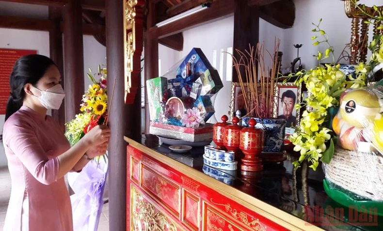 Triển lãm ảnh Bác Hồ với Thanh Hóa -0