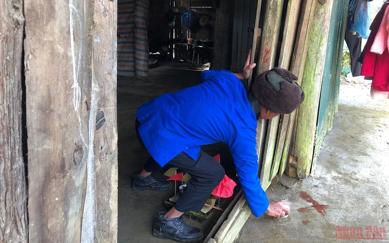 Vui nhộn lễ quét ma của người Phù Lá -0
