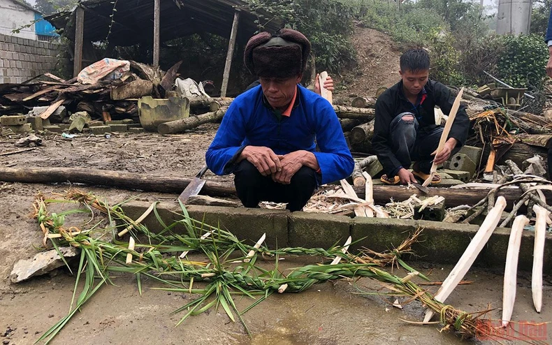 Vui nhộn lễ quét ma của người Phù Lá -0