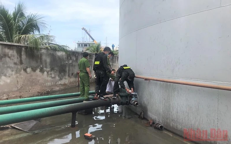 Đề nghị truy tố 74 bị can trong đường dây buôn lậu xăng đặc biệt lớn -0