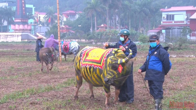 Hội thi vẽ trang trí trâu Lễ hội Tịch điền Đọi Sơn -0