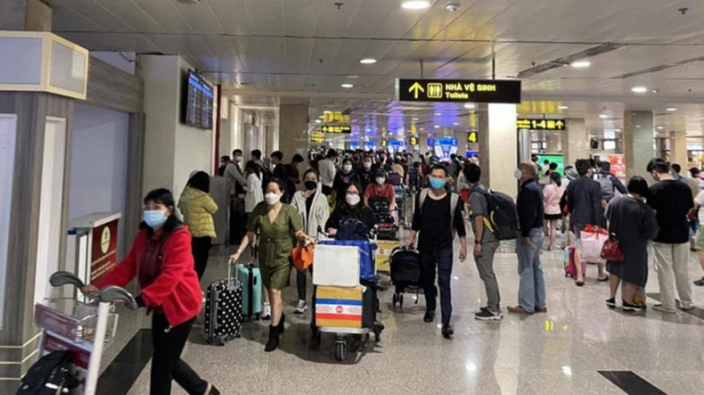 Người dân ùn ùn trở lại các thành phố lớn sau kỳ nghỉ Tết -0