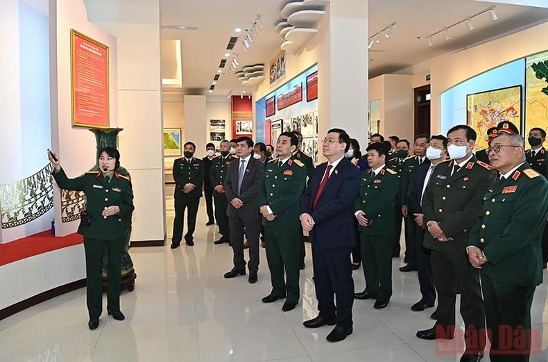 Chủ tịch Quốc hội yêu cầu tiếp tục xây dựng Tình báo Quốc phòng mạnh về tiềm lực và hiệu quả cao -0
