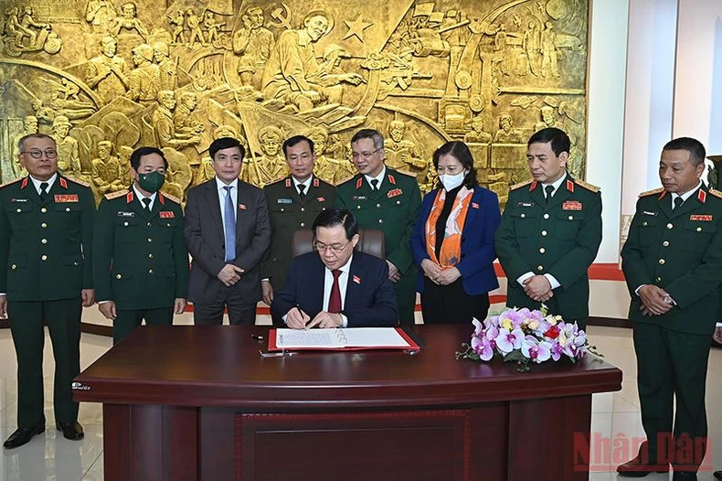 Chủ tịch Quốc hội yêu cầu tiếp tục xây dựng Tình báo Quốc phòng mạnh về tiềm lực và hiệu quả cao -0