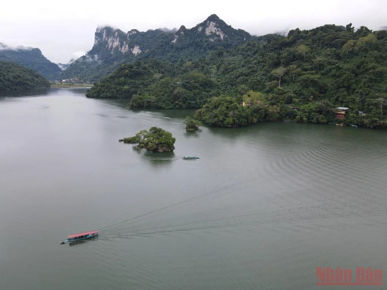 Khơi dậy bền vững tiềm năng du lịch hồ Ba Bể -0
