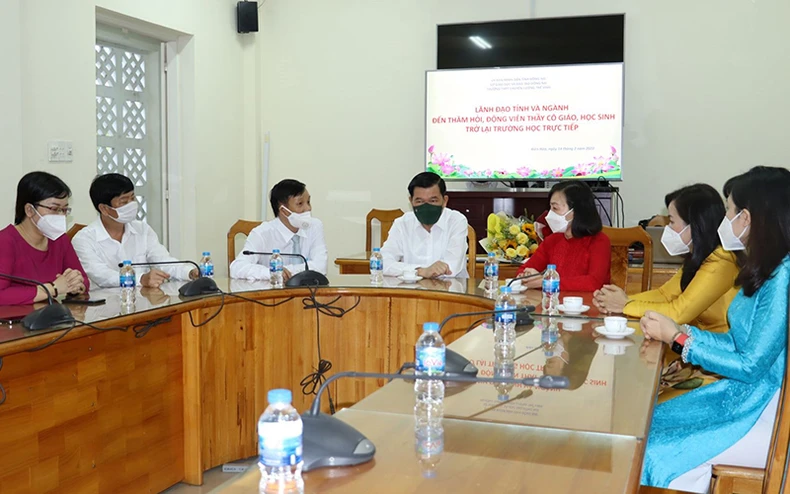 Học sinh Đồng Nai chính thức trở lại trường học -0