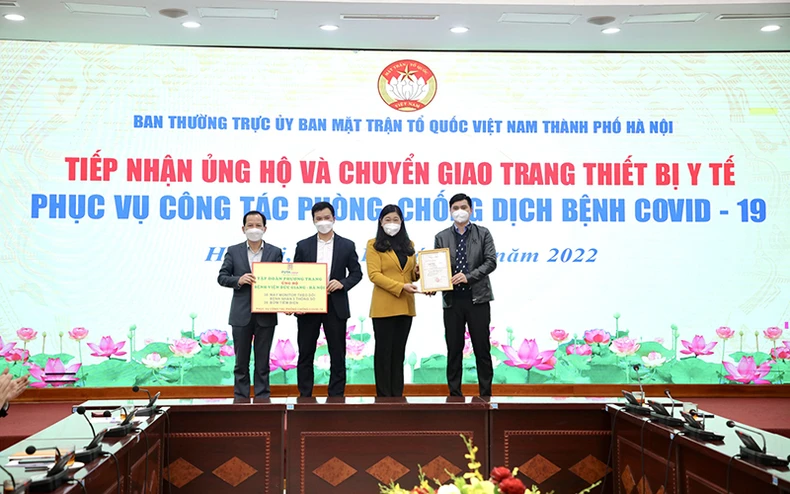 Hà Nội tiếp nhận nhiều trang, thiết bị ủng hộ công tác phòng, chống dịch -0