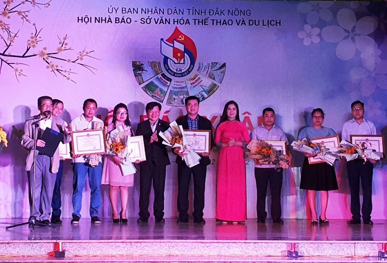 Đắk Nông tổ chức Hội báo Xuân Nhâm Dần năm 2022 -0