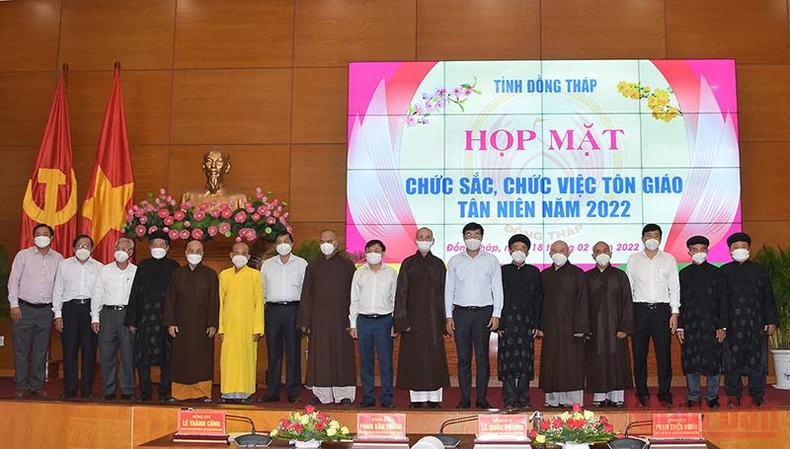Các tôn giáo tích cực xây dựng quê hương đất sen hồng -0