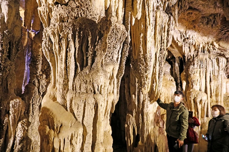 Độc đáo quần thể hang động ở Cao Phong, Hòa Bình -0