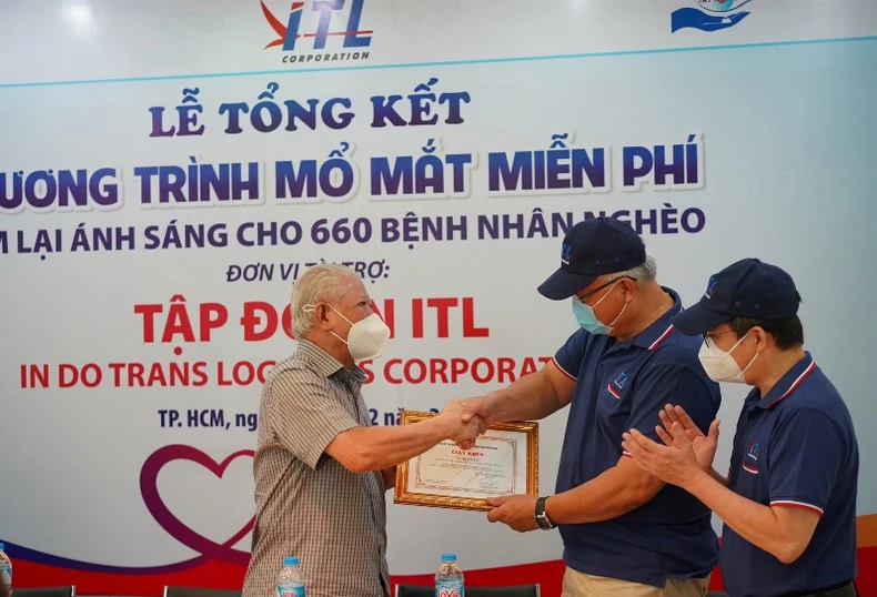 Hơn 600 bệnh nhân nghèo đã được mổ mắt miễn phí -0