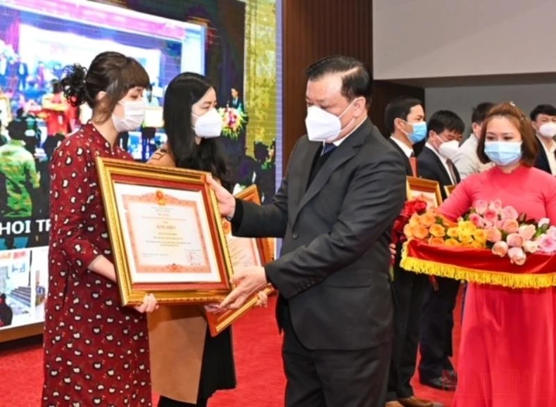 Hà Nội tri ân lực lượng tuyến đầu chống dịch -0