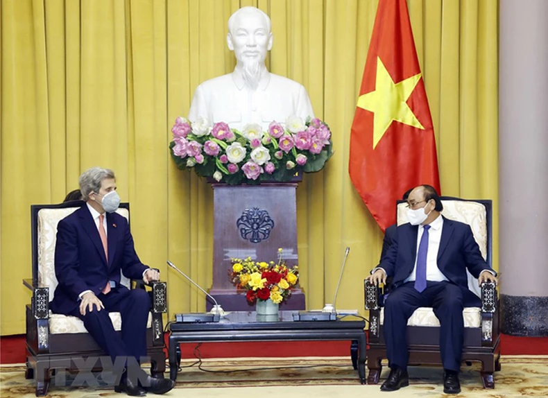 Chủ tịch nước Nguyễn Xuân Phúc tiếp Đặc phái viên Tổng thống Hoa Kỳ về Biến đổi khí hậu -0