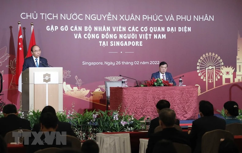 Chủ tịch nước gặp gỡ cán bộ, nhân viên ĐSQ và cộng đồng người Việt Nam -0