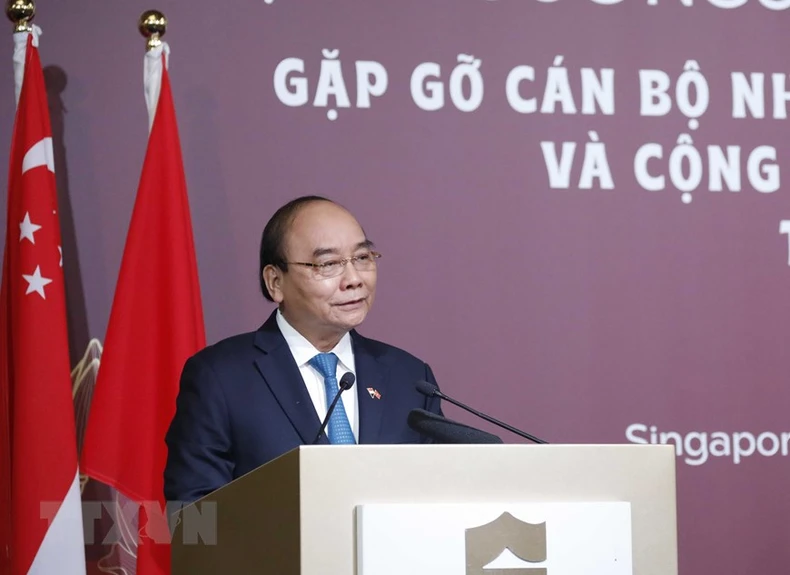 Chủ tịch nước gặp gỡ cán bộ, nhân viên ĐSQ và cộng đồng người Việt Nam -1
