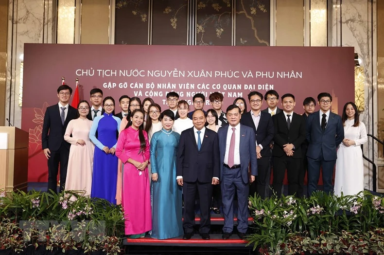 Chủ tịch nước gặp gỡ cán bộ, nhân viên ĐSQ và cộng đồng người Việt Nam -5