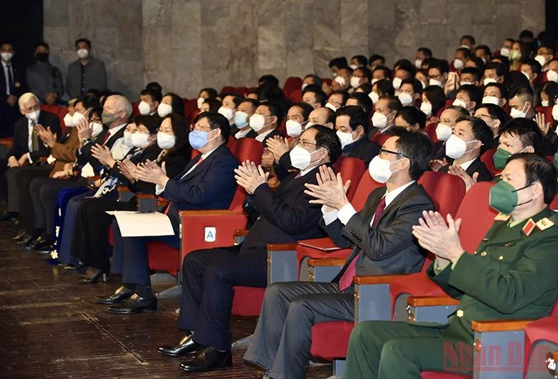 Những “chiến sĩ áo trắng” luôn là hình ảnh đẹp về sự hy sinh, y đức, tấm lòng nhân ái -0