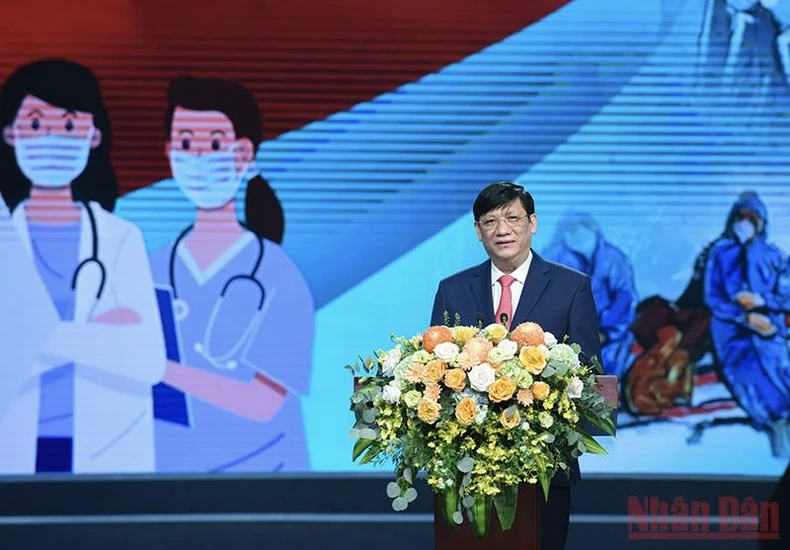 Những “chiến sĩ áo trắng” luôn là hình ảnh đẹp về sự hy sinh, y đức, tấm lòng nhân ái -0