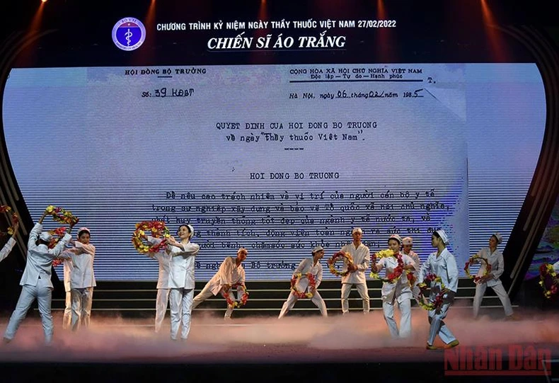 Những “chiến sĩ áo trắng” luôn là hình ảnh đẹp về sự hy sinh, y đức, tấm lòng nhân ái -0