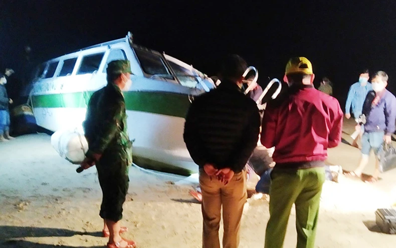 Khẩn trương đưa thi thể nạn nhân về quê, sớm làm rõ nguyên nhân vụ lật ca-nô tại Hội An -0