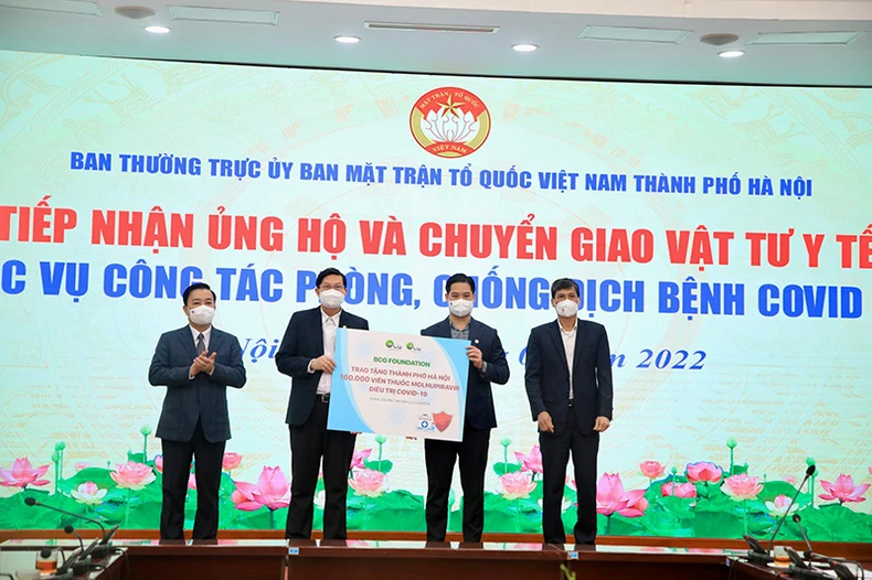Hà Nội tiếp nhận ủng hộ gần 1 triệu kit test và thuốc kháng virus -0