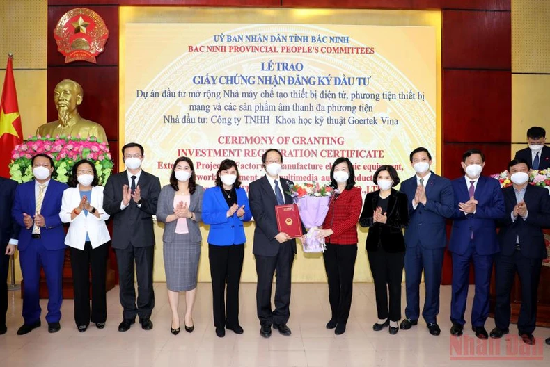 Bắc Ninh trao giấy chứng nhận đầu tư mở rộng cho Công ty Goertek Vina -0