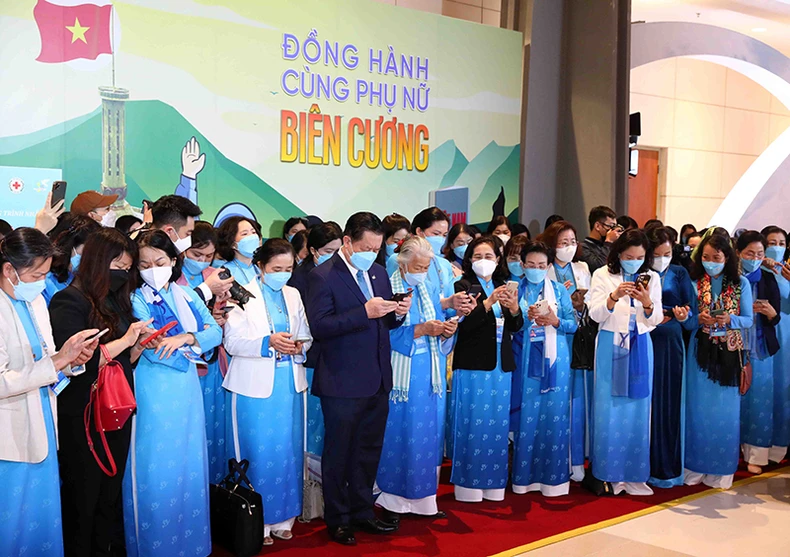 Khai mạc triển lãm “Hội Liên hiệp Phụ nữ Việt Nam - Viết tiếp những ước mơ” -0