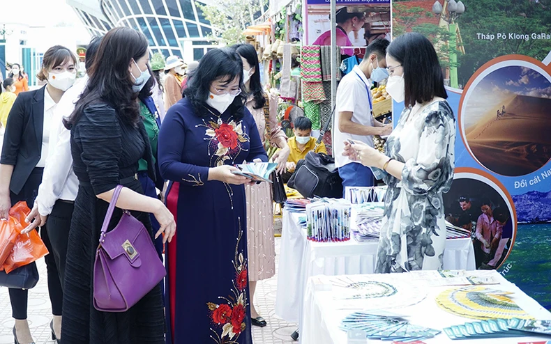 Trưng bày sản phẩm văn hóa, du lịch Điện Biên -0