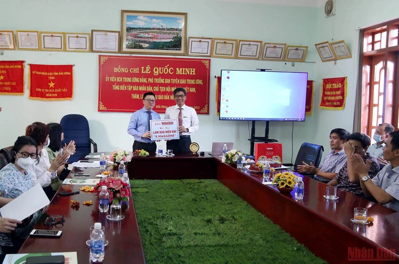 Đoàn công tác Báo Nhân Dân thăm và làm việc tại Đắk Nông -0