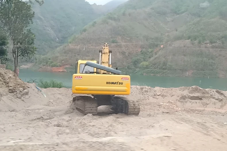 Xử lý nghiêm tình trạng khai thác cát trái phép ở Sơn La -0