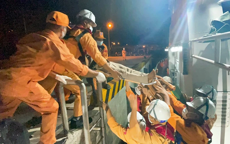 Cứu nạn thành công thuyền viên gặp tai nạn lao động trên khu vực quần đảo Trường Sa -0