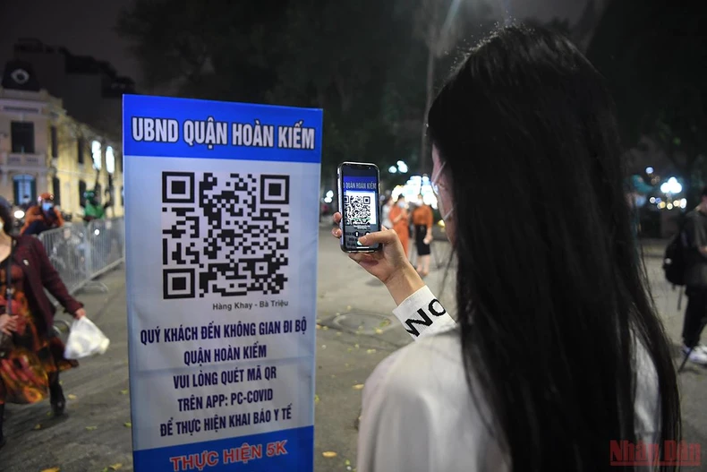 Hà Nội chính thức mở lại phố đi bộ hồ Gươm từ 18/3 -0