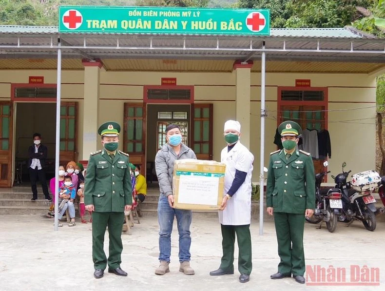 Mô hình “Tủ thuốc biên cương” giúp chăm sóc sức khoẻ cho đồng bào biên giới -0
