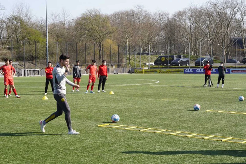 U17 Việt Nam thi đấu khởi sắc trước chủ nhà U16 Borussia Dortmund -0