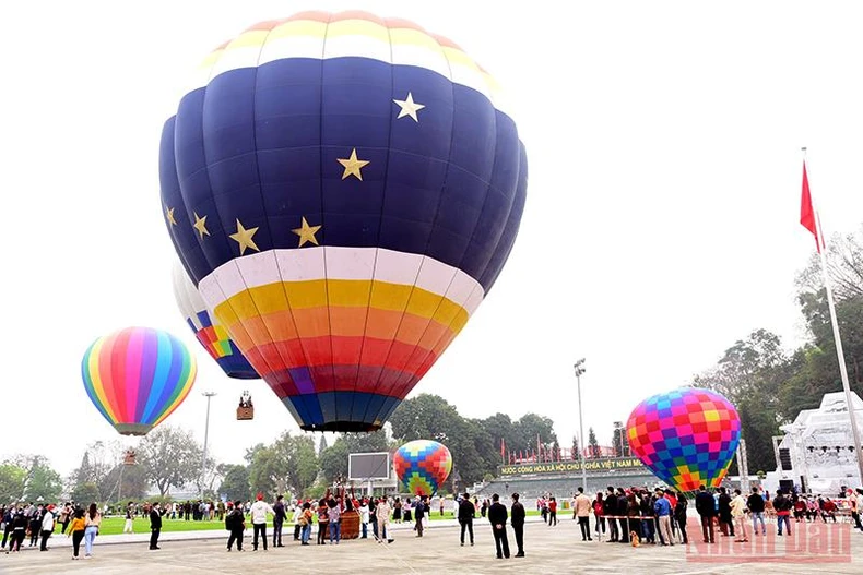 Khai mạc Lễ hội Khinh khí cầu quốc tế lần thứ I năm 2022 tại Tuyên Quang -0