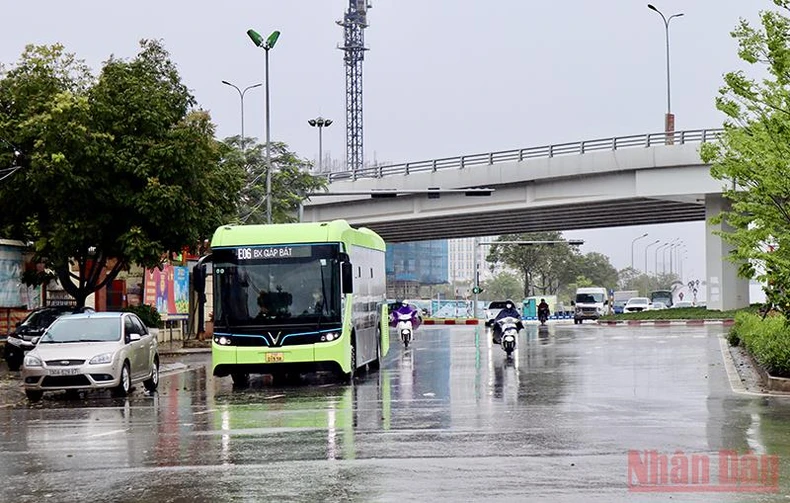 VinBus đưa thêm tuyến buýt điện E06 phục vụ người dân Thủ đô -0