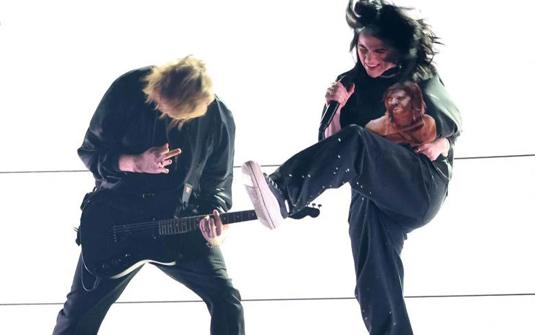 Những hình ảnh tưng bừng tại lễ trao giải Grammy 2022 -0