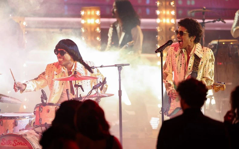 Những hình ảnh tưng bừng tại lễ trao giải Grammy 2022 -1