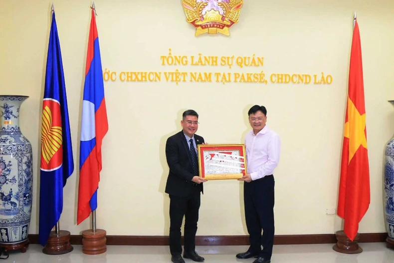 Chính phủ Lào tặng Huy chương cao quý cho Công an tỉnh Thừa Thiên Huế -0