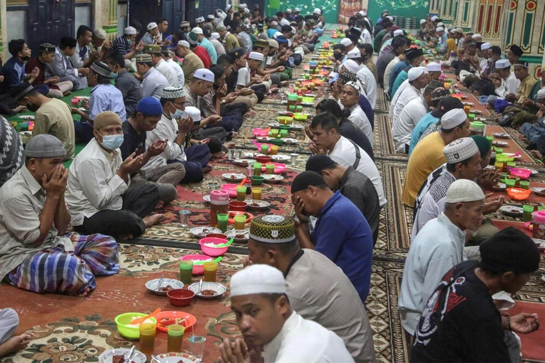Người Hồi giáo trên khắp thế giới đón tháng lễ Ramadan -0