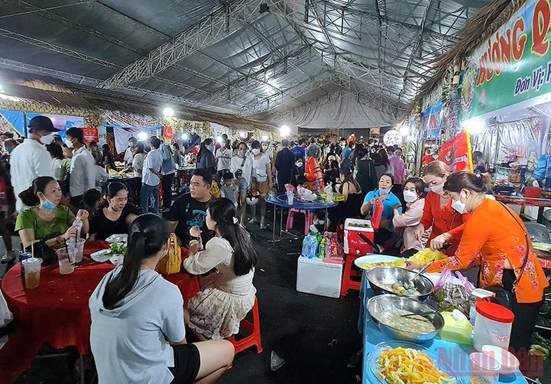 Hội Bánh dân gian Nam Bộ ở Cà Mau thu hút hơn 55.000 lượt khách -0
