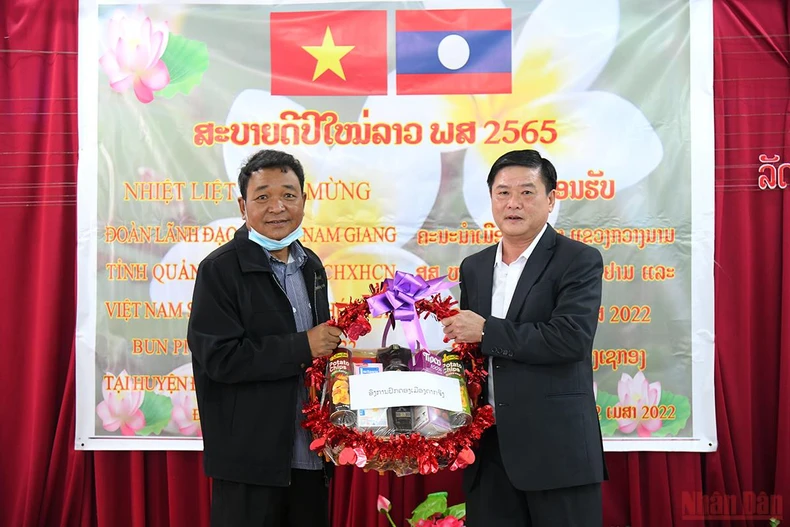 Quan hệ hữu nghị đặc biệt Việt - Lào: Tết của bạn là Tết của mình -0